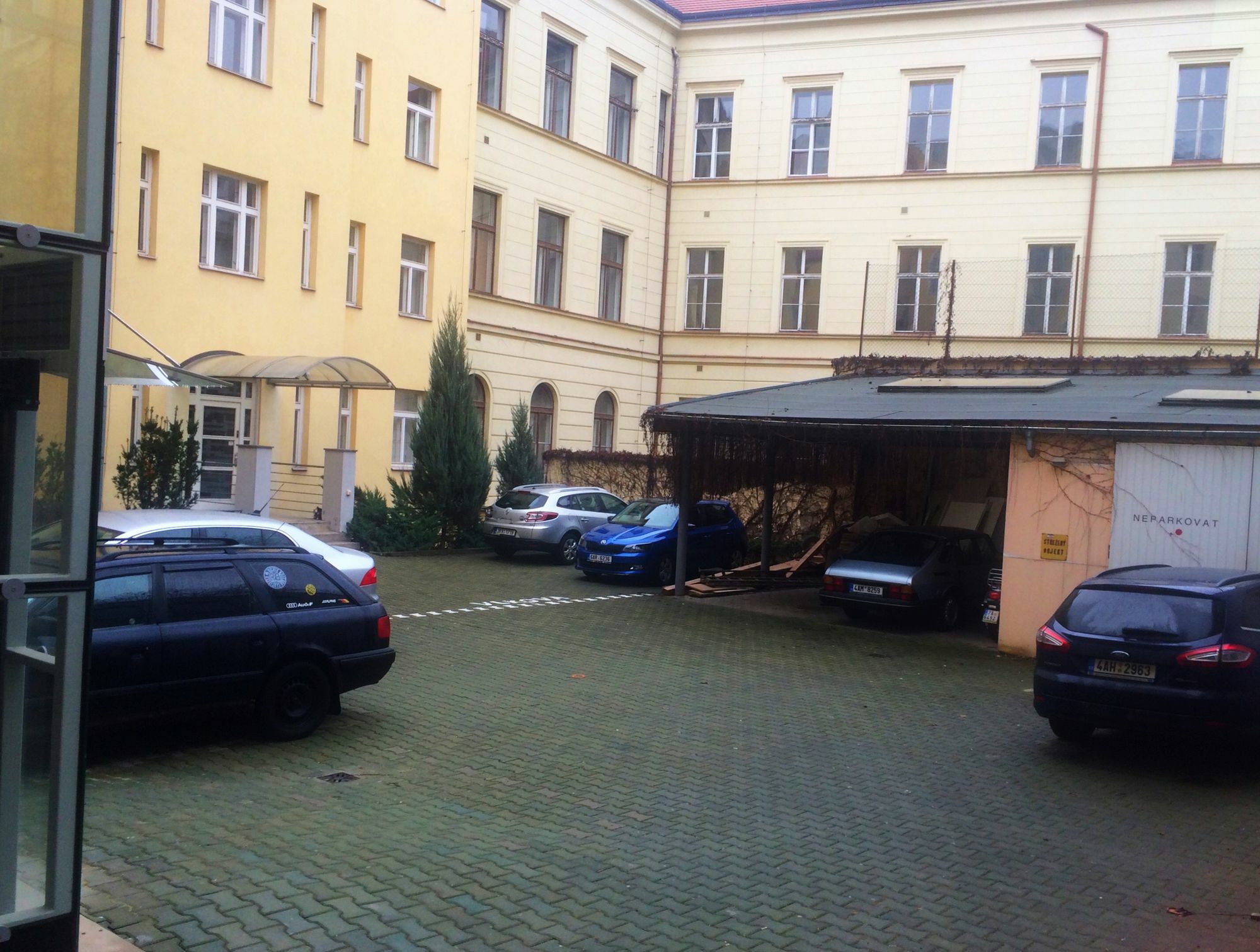 Residence Vita Nejedleho Прага Екстериор снимка